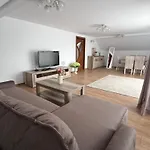Gazde/Camere de închiriat Shyla Garden Brașov