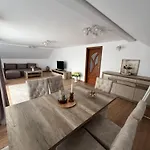 Shyla Garden Gazde/Camere de închiriat