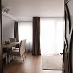 Gazde/Camere de închiriat Shyla Garden *