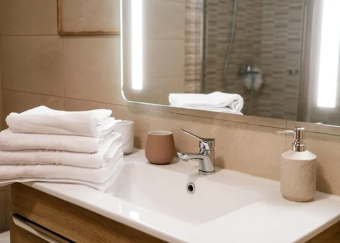 Homestay Shyla Garden