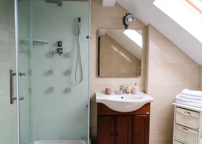 Homestay Shyla Garden