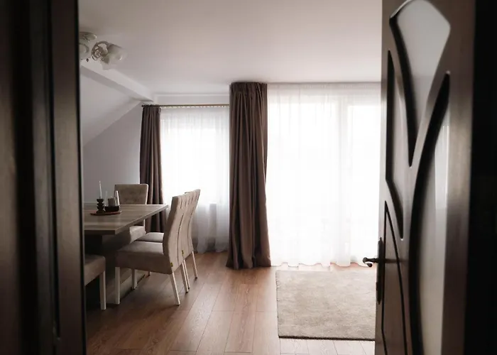 Homestay Shyla Garden *